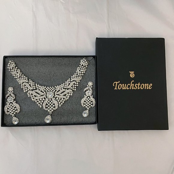 Touchstone Indian Bollywood Crystal Necklace Earrings Set - Picture 6 of 17